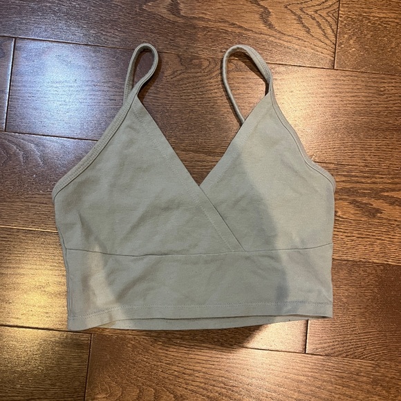 BRANDY MELVILLE 3 PACK🔥 - Picture 2 of 4